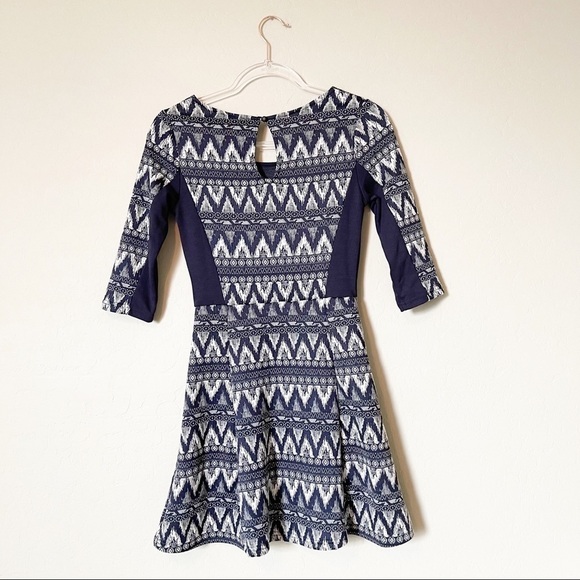 H&M Women's Printed Fit and Flare Mini Dress Navy Blue Keyhole Back 4 NWT - Picture 6 of 6